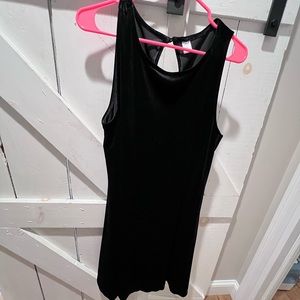 Sleeveless velvet dress